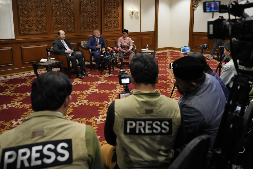 Zulkifli Zainal Abidin, Malaysia's facilitator of peace talks for southern Thailand, center, speaks during a press conference as Chatchai Bangchaud, from Southern Border Provinces of Thailand (PEDP), left, and Ustaz Anas Abdul Rahman from Barisan Revolution Nasional Melayu Patani (BRN) listening at a hotel in Kuala Lumpur, Malaysia Wednesday, Feb. 7, 2024. (AP Photo/Vincent Thian)