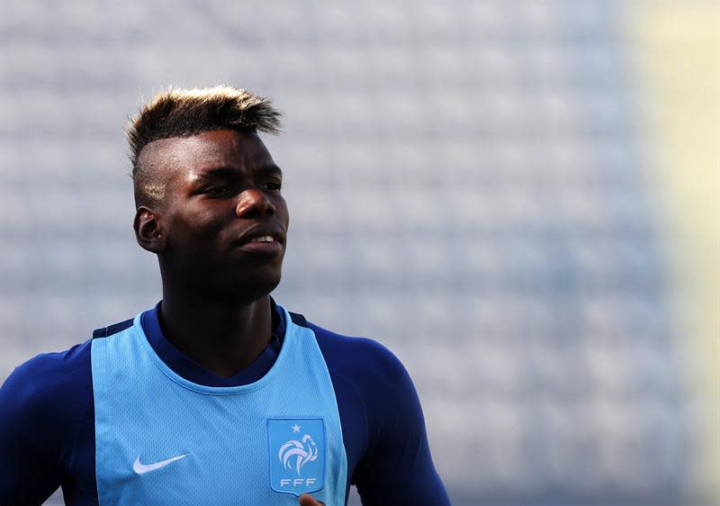 TIRANA (ALBANIA), 01/05/2015.- El centrocampista del combinado francés Paul Pogba durante el entrenamiento del equipo en Tirana, Alabania hoy 12 de junio de 2015. Francia se enfrentará a Albania en un partido amistoso el próximo 13 de junio. EFE/Armando Babani