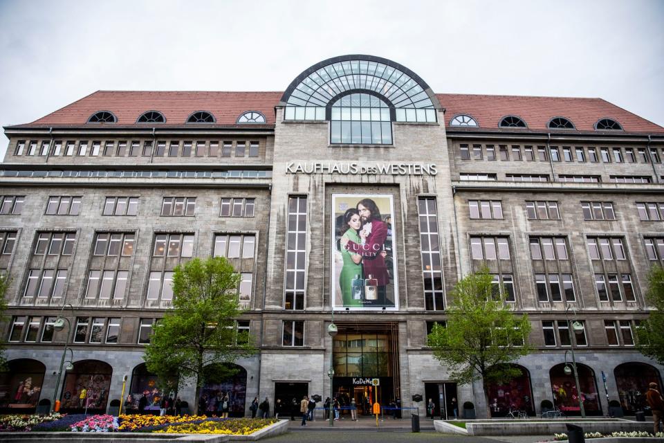 Das Kaufhaus des Westens wurde von dem jüdischen Kaufmann Adolf Jandorf gegründet und 1907 eröffnet. Bis heute gilt es als eine der beliebtesten Einkaufsadressen in Berlin. (Bild: 2020 Getty Images/Maja Hitij)