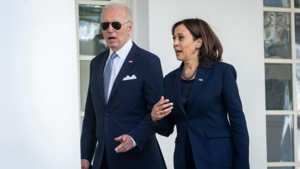 (L-R) U.S. President <span class="caas-xray-inline-tooltip"><span class="caas-xray-inline caas-xray-entity caas-xray-pill rapid-nonanchor-lt" data-entity-id="Joe_Biden" data-ylk="cid:Joe_Biden;pos:2;elmt:wiki;sec:pill-inline-entity;elm:pill-inline-text;itc:1;cat:OfficeHolder;" tabindex="0" aria-haspopup="dialog"><a href="https://search.yahoo.com/search?p=Joe%20Biden" data-i13n="cid:Joe_Biden;pos:2;elmt:wiki;sec:pill-inline-entity;elm:pill-inline-text;itc:1;cat:OfficeHolder;" tabindex="-1" data-ylk="slk:Joe Biden;cid:Joe_Biden;pos:2;elmt:wiki;sec:pill-inline-entity;elm:pill-inline-text;itc:1;cat:OfficeHolder;" class="link ">Joe Biden</a></span></span> and Vice President Kamala Harris walk back to the Oval Office after an event about gun violence in the Rose Garden of the White House April 11, 2022 in Washington, DC. (Photo by Drew Angerer/Getty Images)