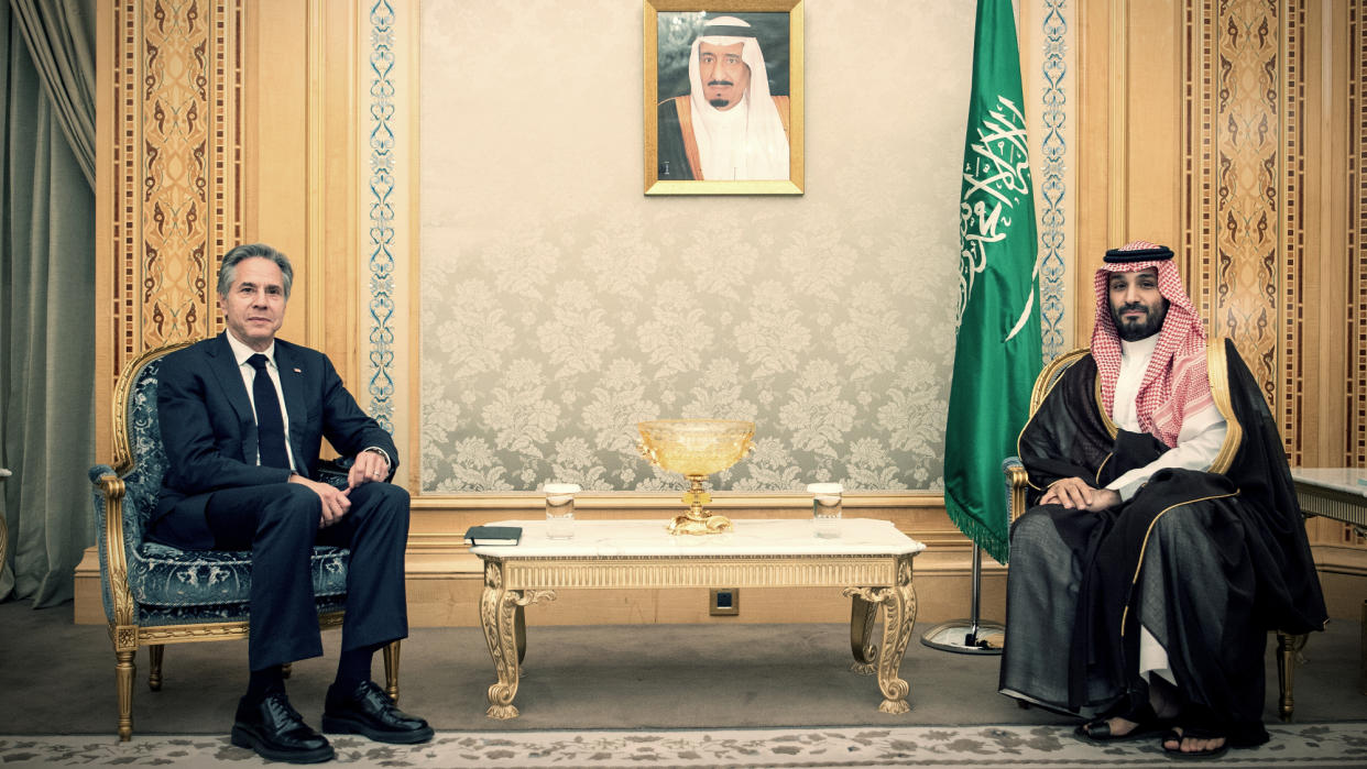  Secretary of State Antony Blinken and Saudi Crown Prince Mohammed bin Salman pose in chairs. 