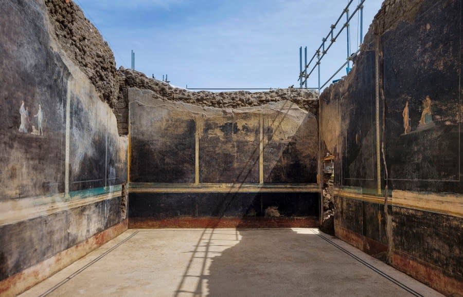 This image released by the Italian Culture Ministry on Wednesday, April 10, 2024, shows, a banquet hall, with elegant black walls, decorated with mythological subjects inspired by the Trojan War, recently unhearted in the Pompeii archaeological area near Naples in southern Italy. (Italian Culture Ministry via AP, HO)