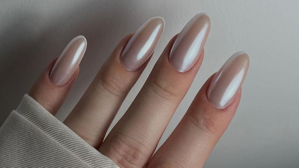 Chrome nails 