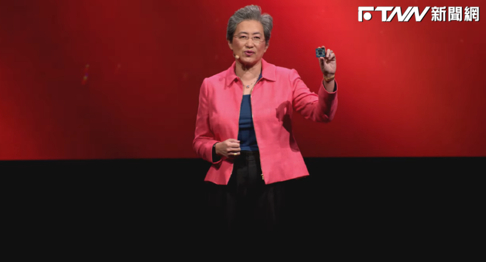 超微執行長蘇姿丰為COMPUTEX 2024帶來開幕演講，發表全新的Zen 5核心晶片「Ryzen 9 9950X」。（圖／翻攝自AMD YouTube）