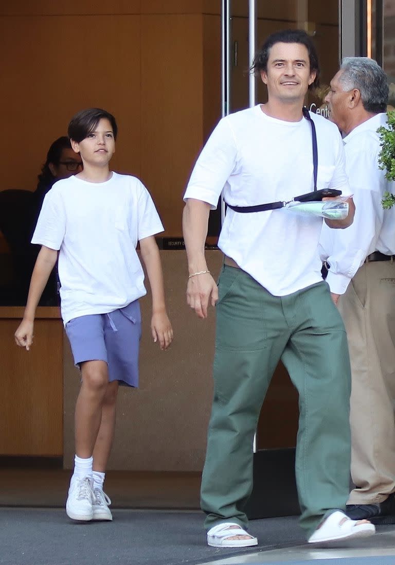 Orlando Bloom y su hijo, Flynn, hicieron trámites en Beverly Hills