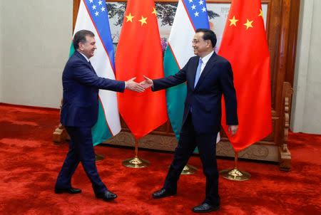 Chinese Premier Li Keqiang meets Uzbek President Shavkat Mirziyoyev at the Great Hall of the People in Beijing, China, May 13, 2017. REUTERS/Thomas Peter