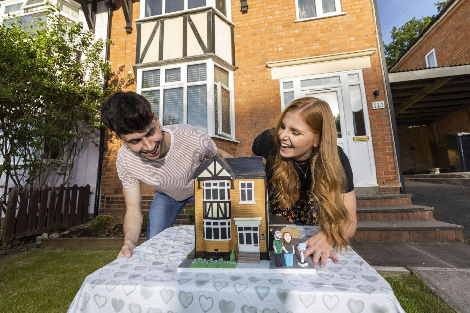 <p>EDITORIAL USE ONLY First-time buyers, George Isaacs and Lauren Turner are presented with a �First-Home� celebration cake outside their new home in Redditch, which has been created by Ben Cullen, The Bake King, to help new homeowners mark their home-buying milestone, as research from Halifax finds that a fifth of Brits would spend less on a wedding since the pandemic and more would prioritise buying a first home. Despite couples seeing a house purchase as a bigger relationship commitment than a wedding, just two-fifths of young people would consider celebrating the achievement with loved ones. Issue date: Thursday June 17, 2021.</p>
