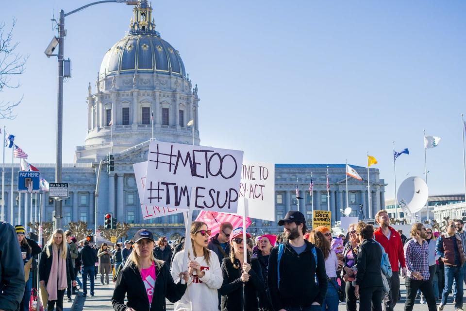 Manifestación en San Francisco (EE.UU.) en 2018 con un cartel del movimiento #MeToo.    Shutterstock / Sundry Photography 