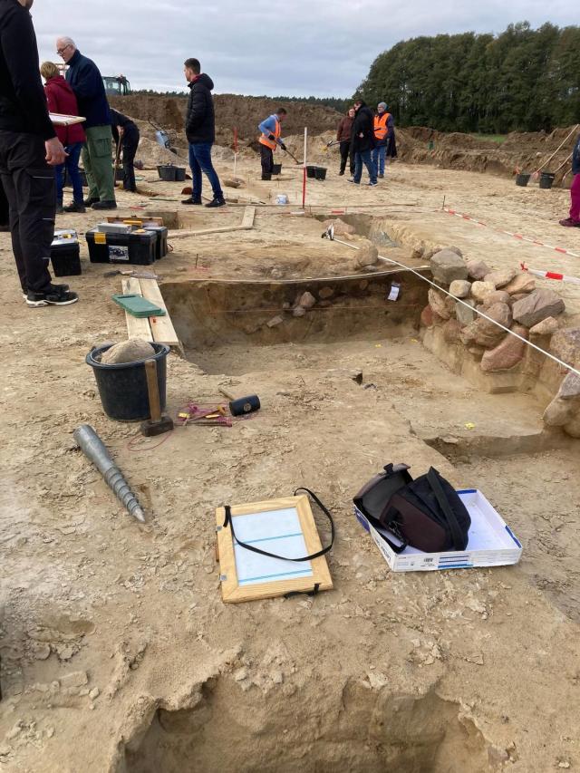 Archaeologists find Nordic Bronze Age meeting hall from time of legendary  King Hinz