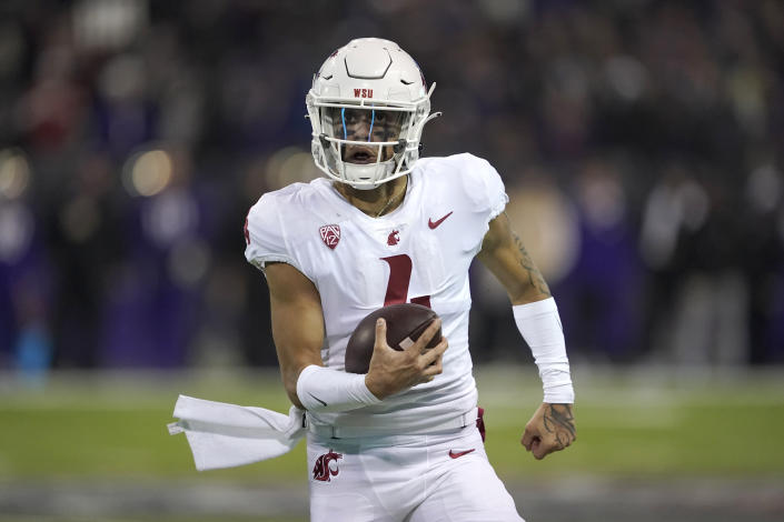 Washington State quarterback Jayden de Laura runs the ball on a keeper play against Washington during the second half of an NCAA college football game, Friday, Nov. 26, 2021, in Seattle. (AP Photo/Ted S. Warren)
