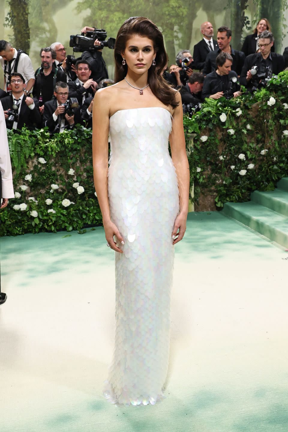new york, new york may 06 kaia gerber attends the 2024 met gala celebrating sleeping beauties reawakening fashion at the metropolitan museum of art on may 06, 2024 in new york city photo by jamie mccarthygetty images