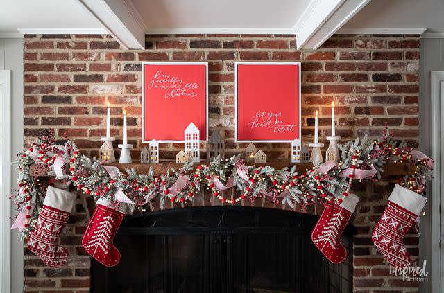 <p><a href="https://inspiredbycharm.com/magical-and-cozy-fireplace-christmas-decorations/" data-component="link" data-source="inlineLink" data-type="externalLink" data-ordinal="1">Inspired by Charm</a></p>