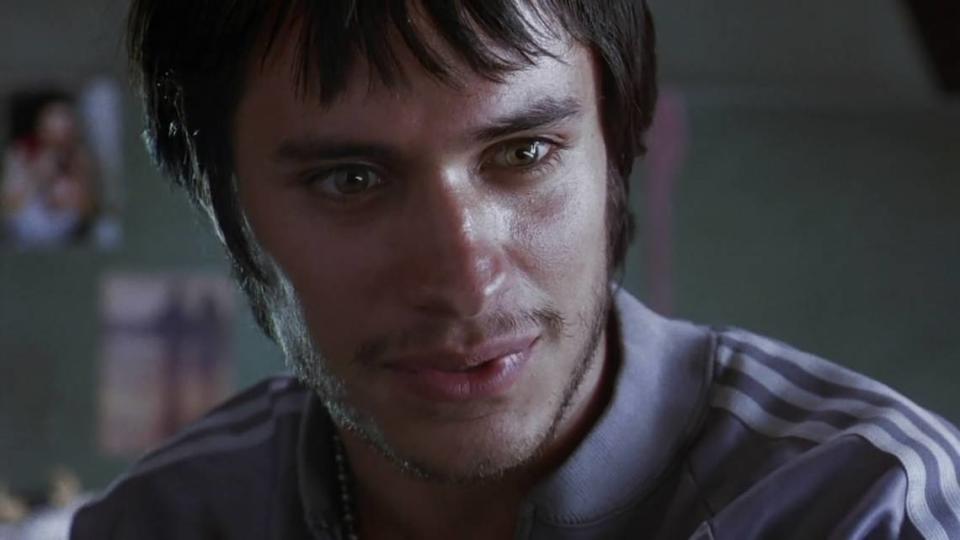 En Coral Gables Art Cinema ‘Amores Perros’ (2000) del realizador Alejandro González Iñárritu con las actuaciones de Emilio Echevarría, Gael García Bernal y Goya Toledo.