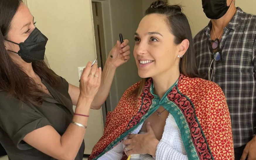 Gal Gadot proudly pumps breast milk on set: ‘Just me, backstage, being a mom’