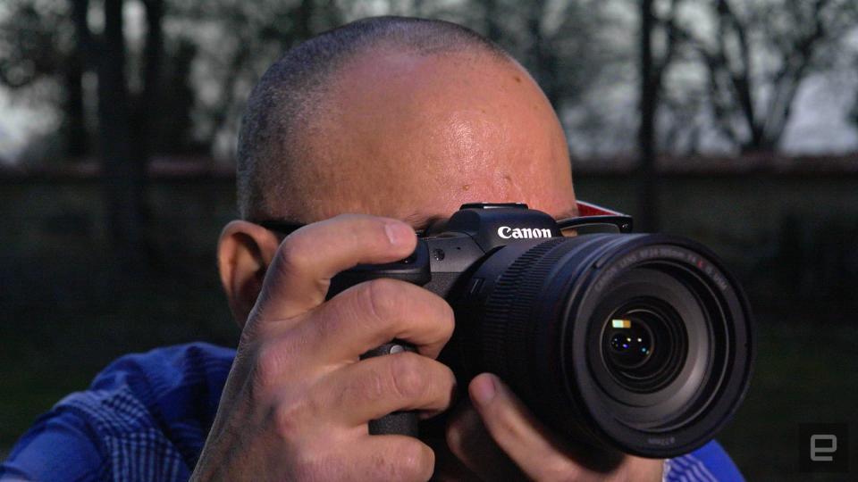 <p>Canon EOS R5 camera review</p> 