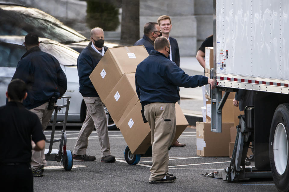 Workers move boxes onto a truck on West Executive Avenue between the White House and the Eisenhower Executive Office Building in Washington, D.C., U.S., on Thursday, Jan. 14, 2021. Photographer: Jim Lo Scalzo/EPA/Bloomberg