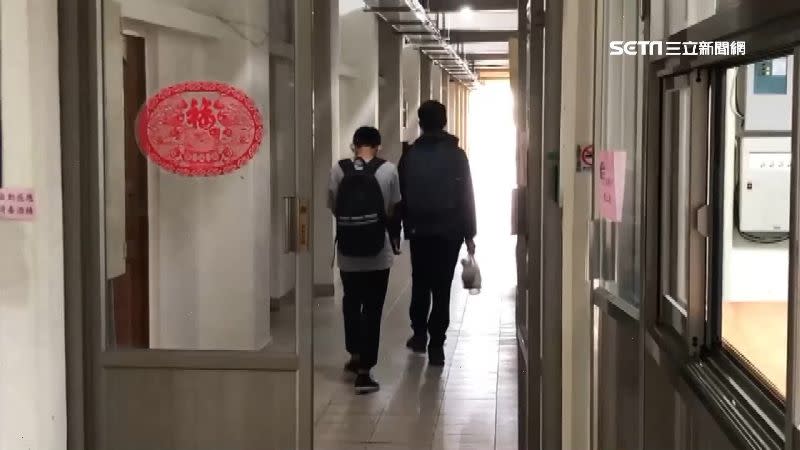 日前地震網路謠傳宿舍門禁關住學生。