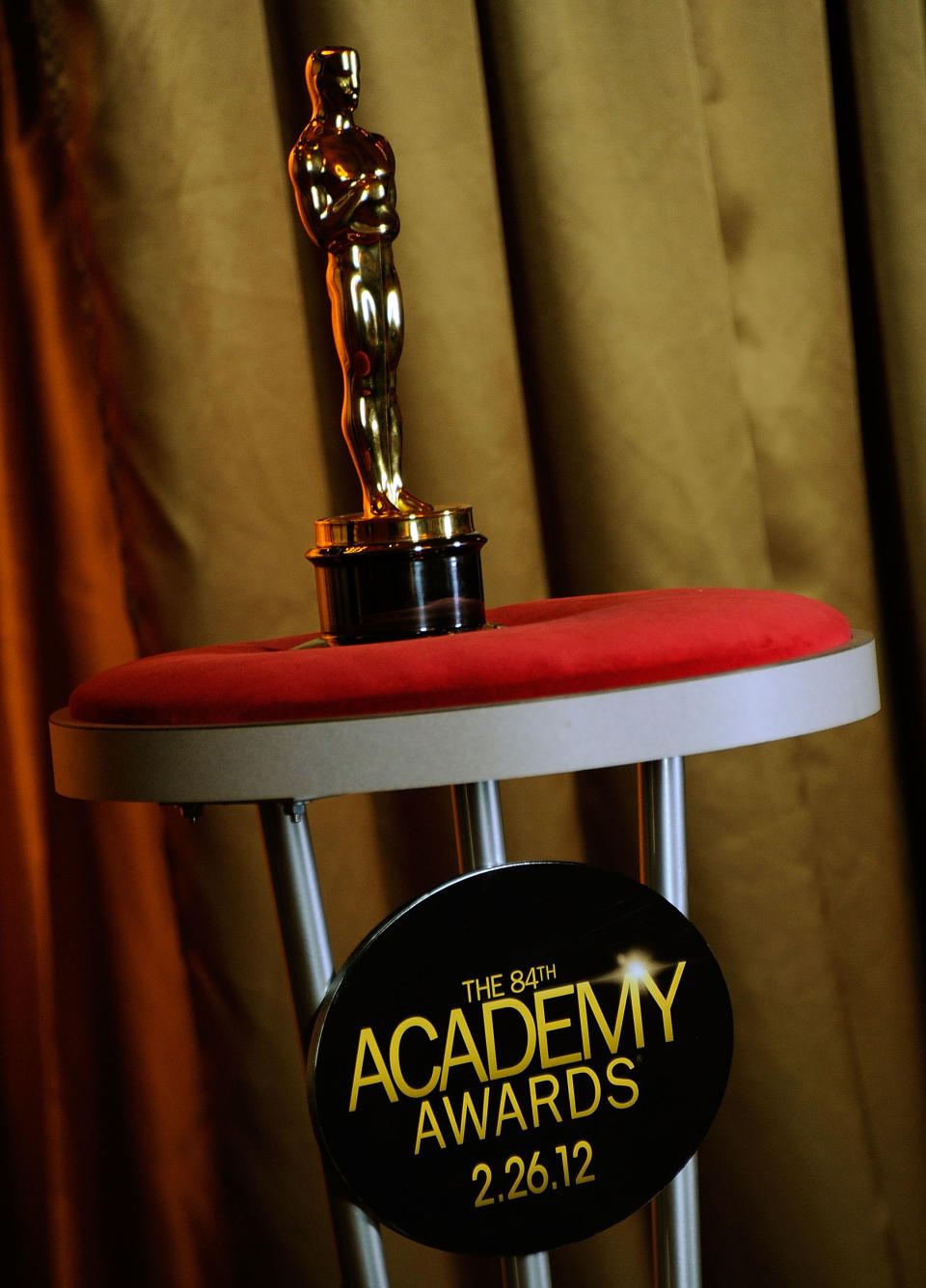 NEW YORK, NY - FEBRUARY 22: Detail of an Oscar statue during the ribbon cutting for the 84th Annual Academy Awards "Meet The Oscars" at Grand Central Terminal on February 22, 2012 in New York City. (Photo by Andrew H. Walker/Getty Images)