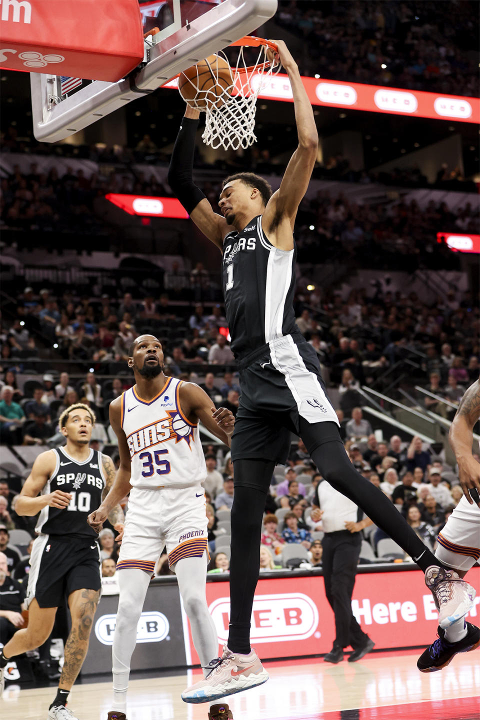 San Antonio Spurs center Victor Wembanyama dunks the ball over Suns' Kevin Durant (35) during the first half of an NBA basketball game Saturday, March 23, 2024, in San Antonio. (Marvin Pfeiffer/The San Antonio Express-News via AP)