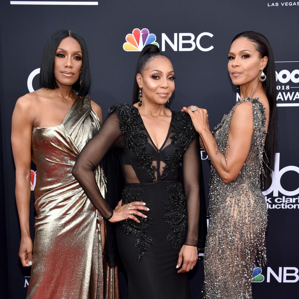 En Vogue prove that they’re still style icons with their shimmering gowns at the 2018 Billboard Music Awards.