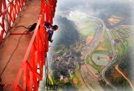 El puente en suspensión Aizhai fue construido como parte de una autopista que conecta la municipalidad del sudeste de China, Chongqing, con Changsha, en Hunan. (Foto: Top Photo Corporation/Rex / Rex USA)