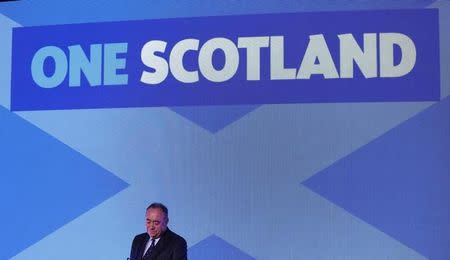 Scotland's First Minister Alex Salmond speaks at the "Yes" Campaign headquarters in Edinburgh, Scotland September 19, 2014. REUTERS/Russell Cheyne