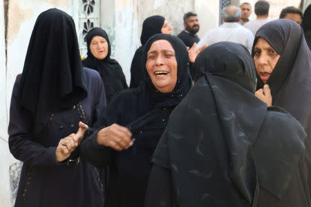 Women mourn the death of their relatives after an airstrike in the rebel held Bab al-Nairab neighborhood of Aleppo, Syria, August 25, 2016. REUTERS/Abdalrhman Ismail