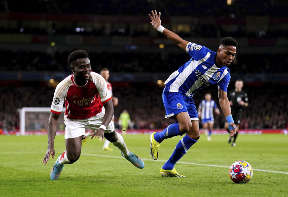 Porto's Wendell, right, and Arsenal's Bukayo Saka battle for the ball during the Champions League round of 16, second leg soccer match between Arsenal and Porto at the Emirates Stadium, London, Tuesday March 12, 2024. (Zac Goodwin/PA via AP)