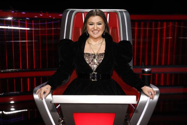 Kelly Clarkson's Best Outfits on 'The Voice