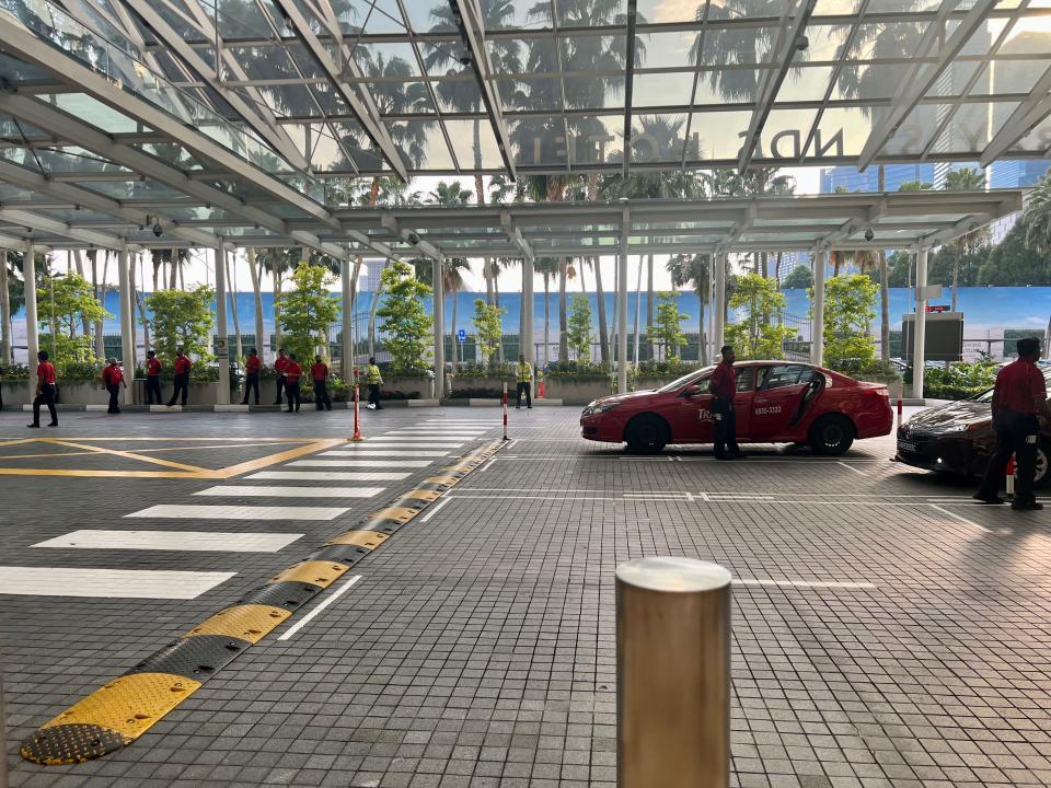 The car pick-up and drop-out outside the main lobby.