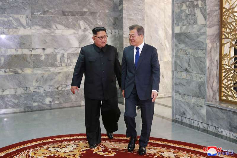 2018年5月26日，南韓總統文在寅前往板門店北韓方的統一閣，二度與北韓領導人金正恩進行會談（AP）