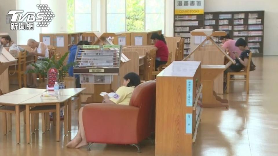 新北市內的圖書館將全數改採梅花座或隔間座。（圖／TVBS資料畫面）