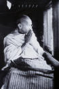 <p>Tragischerweise konnte sich der spirituelle Führer vieler Inder seinen großen Erfolg nicht lange erfreuen: Am 30. Januar 1948 wurde er auf dem Weg zu einer Gebetsversammlung von einem fanatischen Hindu erschossen. (Bild-Copyright: Camera Press/ddp Images) </p>