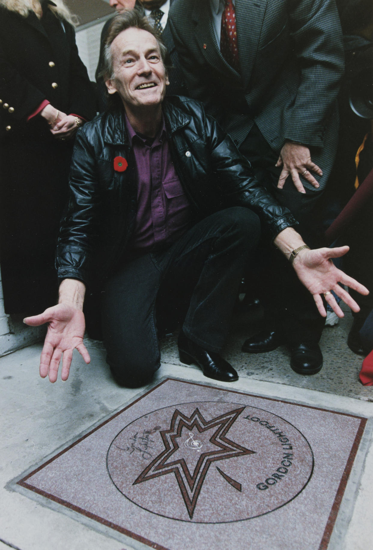 Canadian music legend Gordon Lightfoot celebrates the unveiling of his star on Canada's Walk of Fame in Toronto on Nov. 12, 1998. Lightfoot, whose hits including “Early Morning Rain,” and “The Wreck of the Edmund Fitzgerald," told a tale of Canadian identity that was exported worldwide, died on Monday, May 1, 2023, at a Toronto hospital, according to a family representative. He was 84. (Kevin Frayer/The Canadian Press via AP)