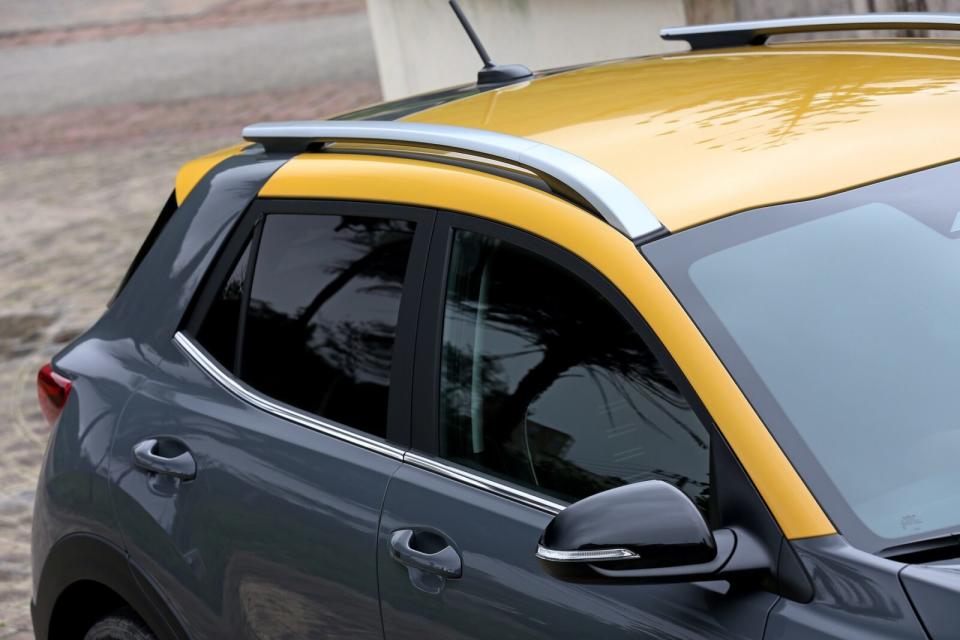 新增的芎蒼灰車身搭配雲雀黃車頂同樣是GT-Line車型專屬的車身配色。