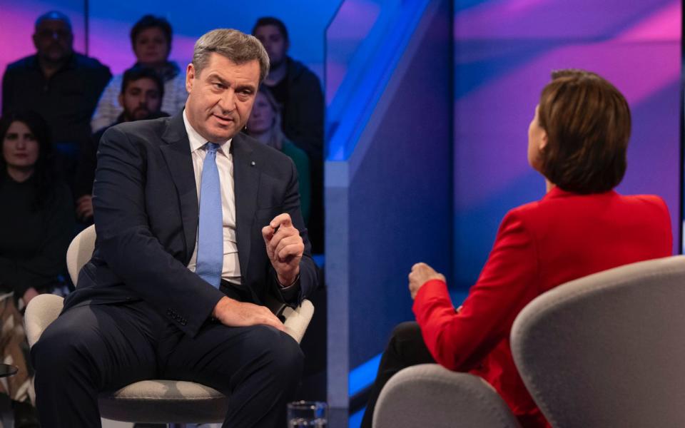 "Man kann schon nochmal ein Pflaster drüber machen, aber das hilft nicht", stellte Markus Söder der Ampel-Koalition bei "Maischberger" kein gutes Zeugnis aus. (Bild: WDR / Melanie Grande)