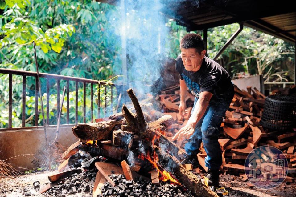 每日與火為伍，林堃榤常被烤到熱衰竭。