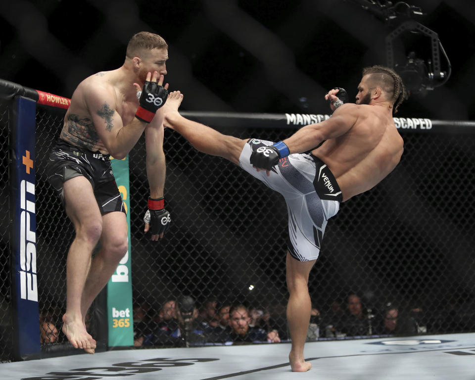Justin Gaethje, left, in action against Rafael Fiziev during their lightweight bout in the UFC 286 mixed martial arts event at O2 Arena, in London, Saturday, March 18, 2023. (Kieran Cleeves/PA via AP)