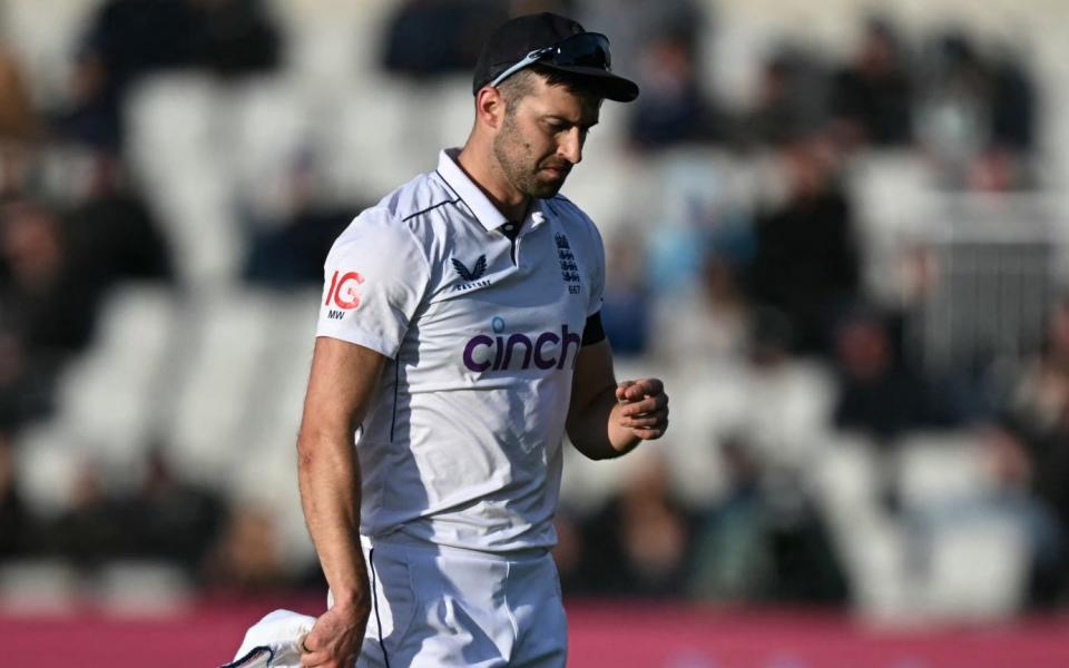 England to make early check on Mark Wood after injury scare