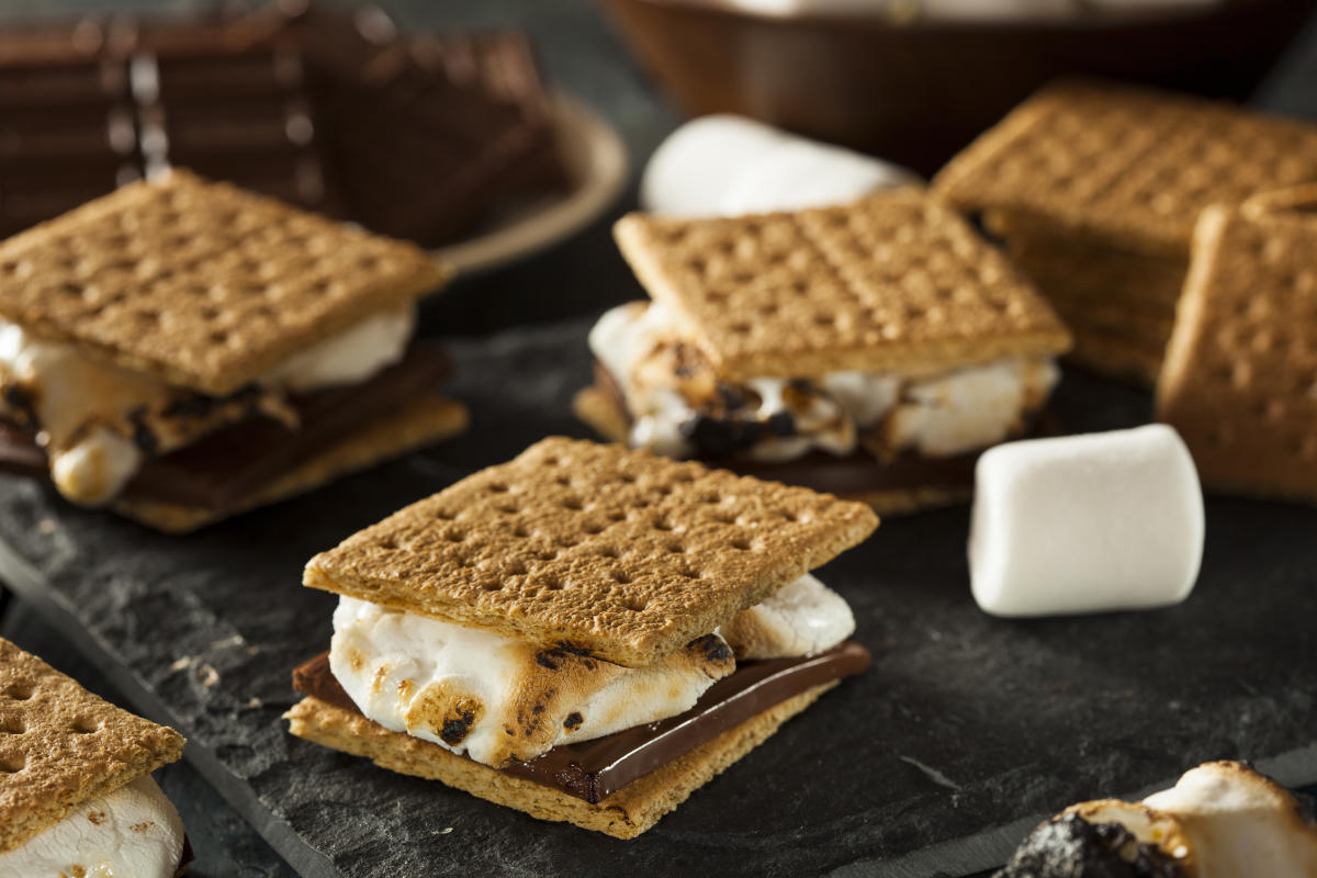 30 seconds S'mores! Let's try a few. 1st try Traditional #smores #amaz