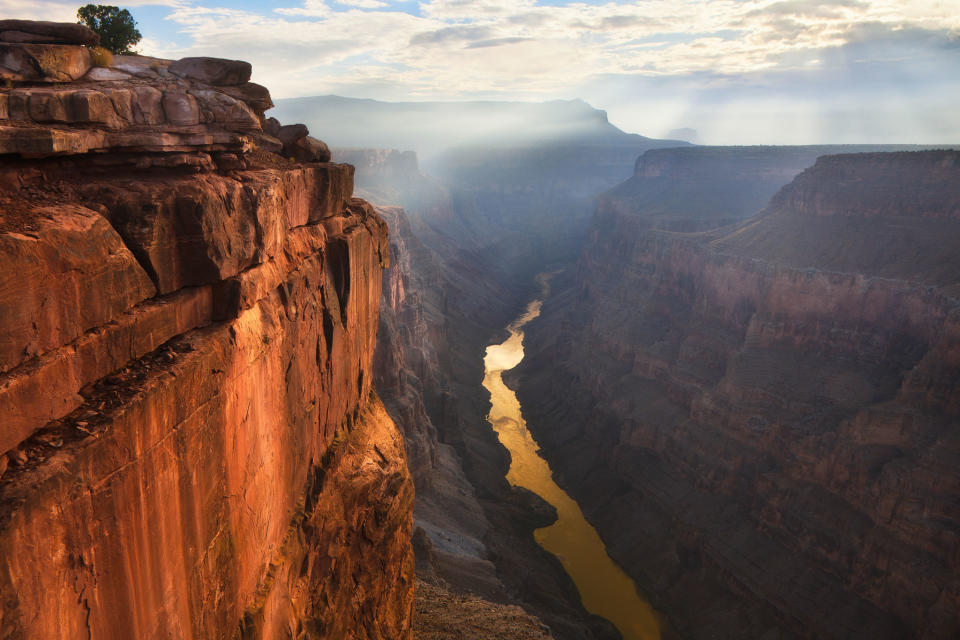 How far is the Grand Canyon from Las Vegas?