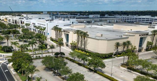 The redesigned Apple Dadeland has officially opened in Miami, Florida