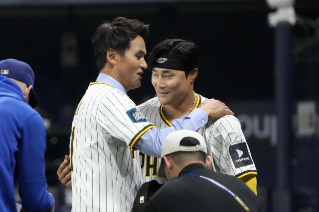 Chan Ho Park, first Korean in MLB, throws ceremonial first pitch 