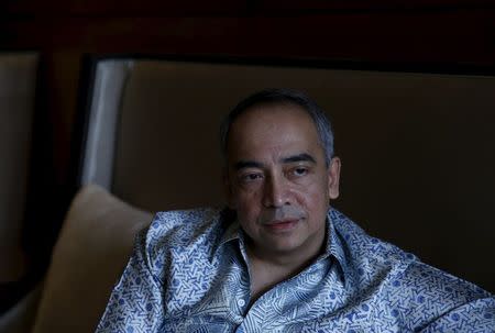 Malaysia's CIMB Chairman Nazir Razak, and brother of Prime Minister Najib Razak, attends an interview with Reuters in Kuala Lumpur, Malaysia, October 31, 2015. Nazir Razak, the chairman of Malaysian bank CIMB said political uncertainty facing the government led by his elder brother is the biggest concern for foreign investors looking at the once-stable Southeast Asian country. REUTERS/Olivia Harris