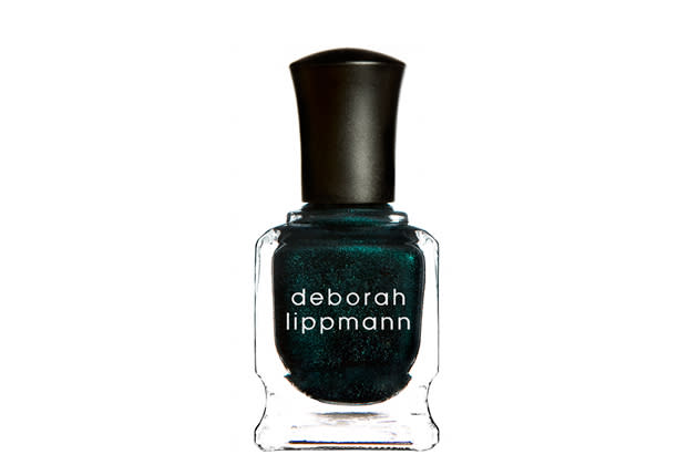 Wie ein Stimmungsring changiert die Farbe dieses smaragdgrünen Nagellacke von Deborah Lippmann zwischen schimmernden Blau- und Grüntönen. (Nagellack von Deborah Lippmann in Don't Tell Mama über lippmanncollection.com, 16 US-Dollar)