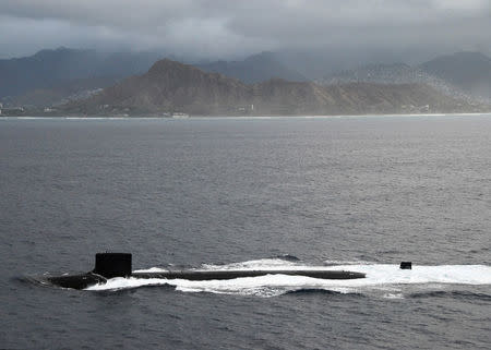 Virginia-class attack submarine USS Hawaii (SSN 776) passes by Diamond Head crater on Oahu in Hawaii while transiting to Pearl Harbor in this July 23, 2009 handout photo obtained by Reuters July 6, 2017. Mass Communication Specialist 2nd class Meagan Klein/U.S. Navy Photo/Handout via REUTERS