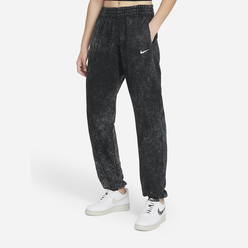 Nike Sportswear Essential Collection Washed Fleece Pants