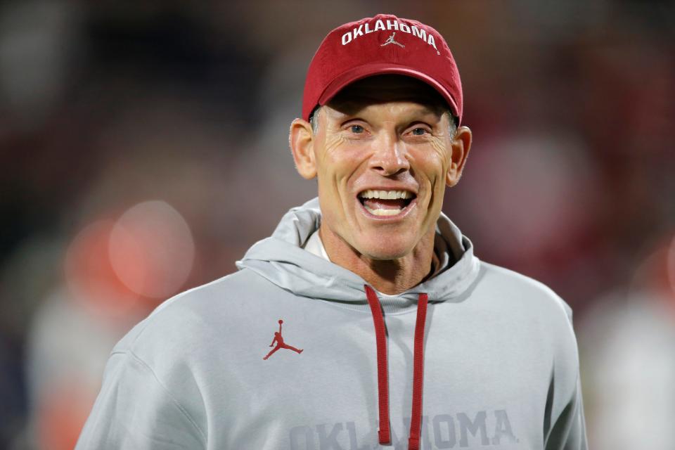 OU coach Brent Venables will try to avoid the Sooners' first losing season since 1998.