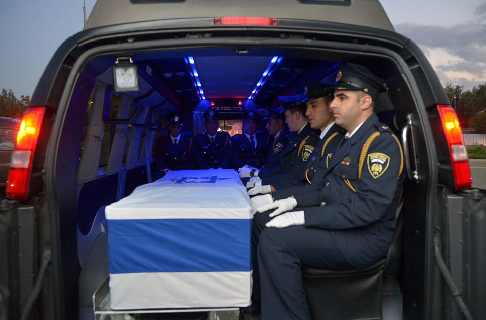 <p>The coffin of former Israeli President Shimon Peres is seen inside a hearse as it is transferred from Tzrifim army base to Jerusalem, near Ramle, Israel on Sept. 29, 2016. (REUTERS/Yossi Zeliger) </p>