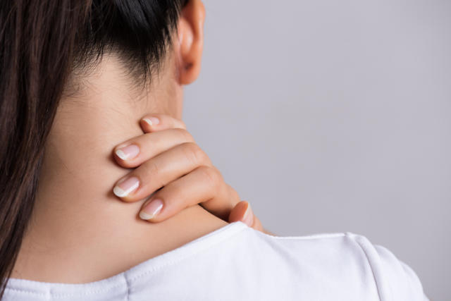 Cómo aliviar el dolor cervical? 6 ejercicios básicos